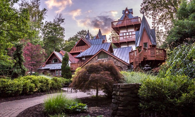 Loudonville Hotel | Landoll's Mohican Castle