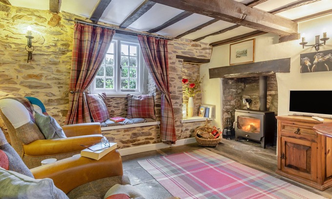 Dulverton House | Lane Cottage - One Bedroom House, Sleeps 2