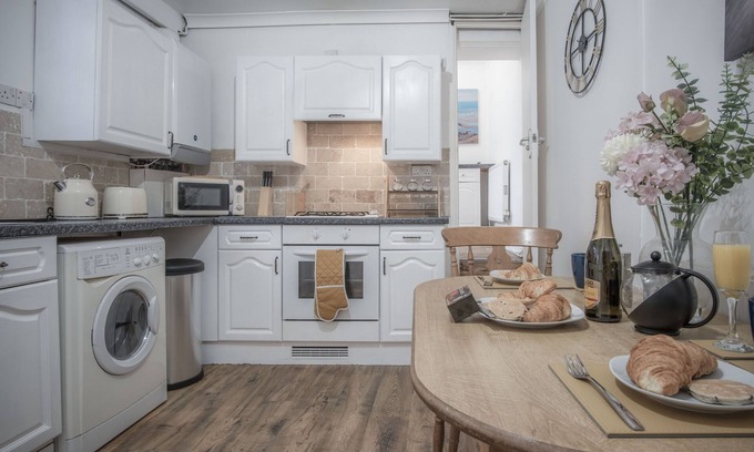 Mumbles Apartment | Langland Road - 1 Bedroom - Mumbles