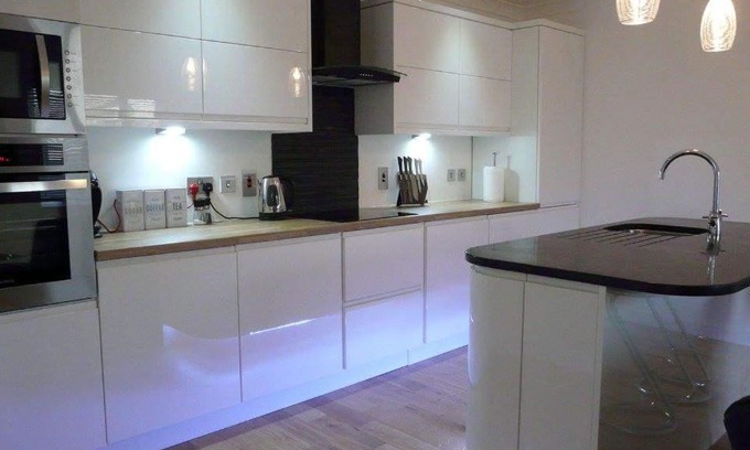 Wick House | Langley Cottage with patio, spacious rooms - part of Langley Serviced Apartments several properties in Wick