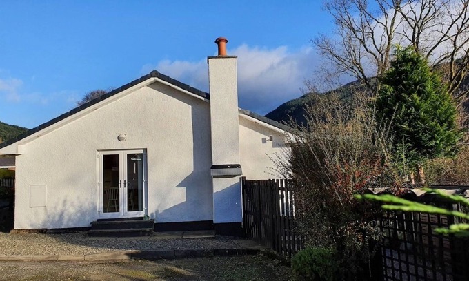 Arrochar Cottage | Langview is an Idyllic 2 Bed cottage in Succoth near Arrochar with outside balcony area