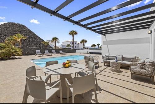 Playa Blanca Villa | Lanzarote Villas Marina Volcan