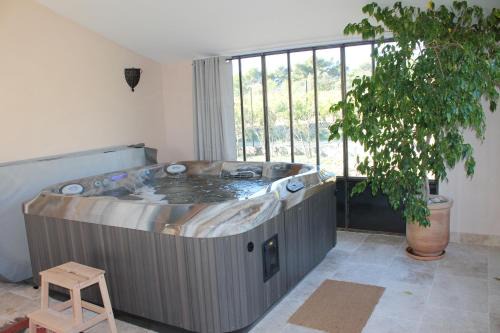 La Motte-dʼAigues House | Lapauline FR5BZEVA