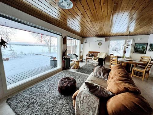 Rovaniemi Apartment | Lapland Sunrise Cottage with lakefront Sauna