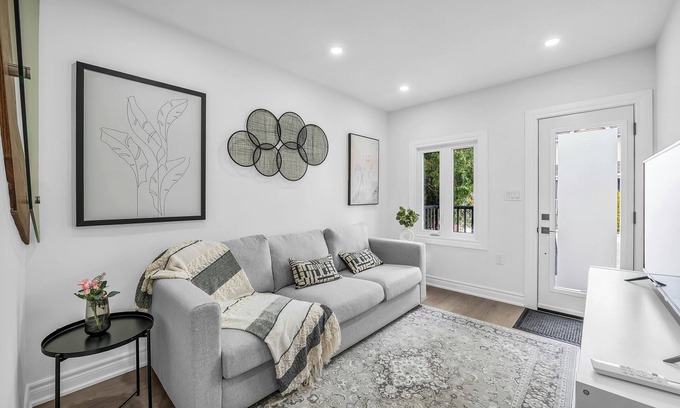 Wallace Emerson House | Lappin Cozy Suite ! Easy connect to anywhere in Toronto