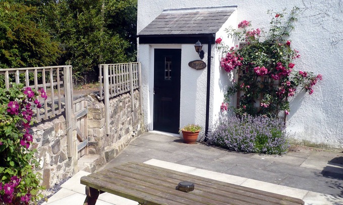 Dunstan House | Larch Cottage - Two Bedroom House, Sleeps 3