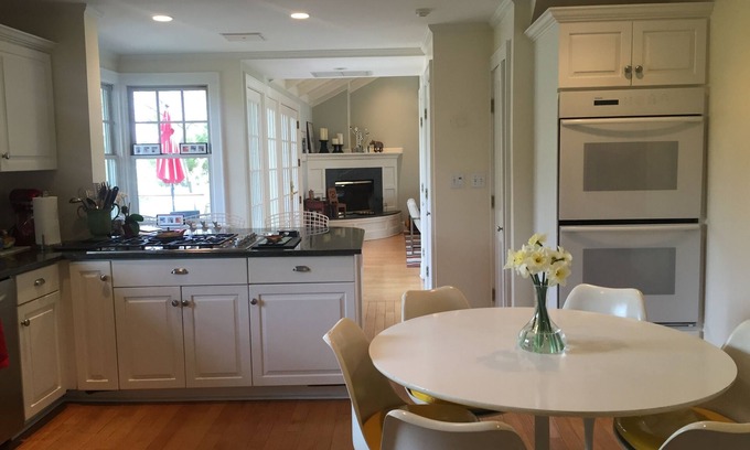 Larchmont House | Larchmont Manor: Walking Distance To Train, Town and Schools 30 Minutes from NYC