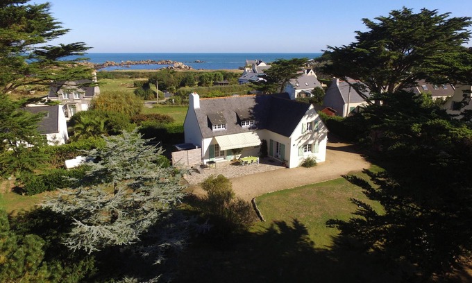 Brignogan-Plage House | Large house in a wooded park with sea view for 10 people