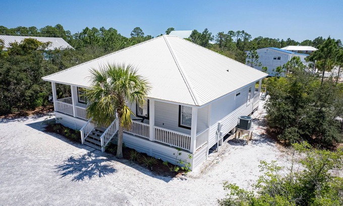 Surf Side Shores House | Large 1 Level Living in Gulf Shores, 4/3, Sleeps 8, Walk to Private Beach