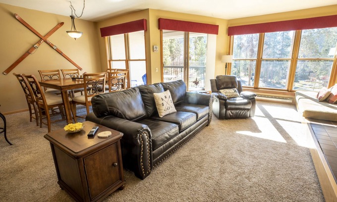 Keystone Condo | Large 1BR Condo. Steps away from shuttle, parking & pool. IndependentlynOperated