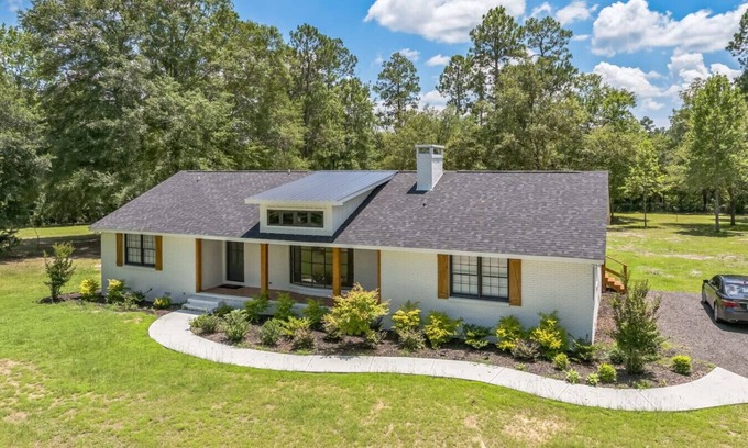 Cane Savannah House | Large 2 bedroom on 4 Acres!