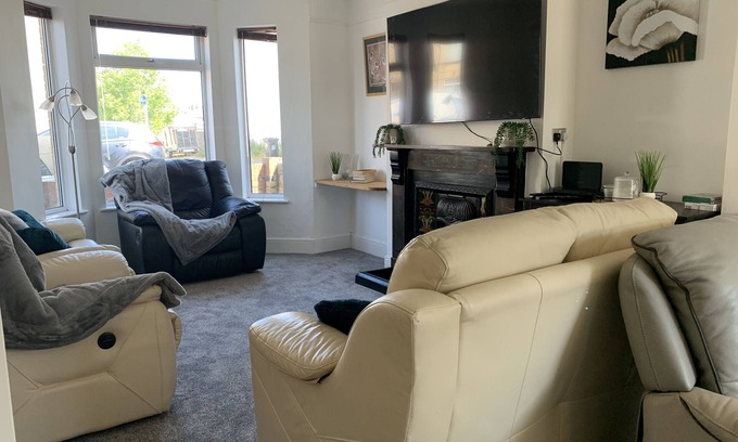 Lowestoft House | Large 3-Bed House Lowestoft near Latitude Festival