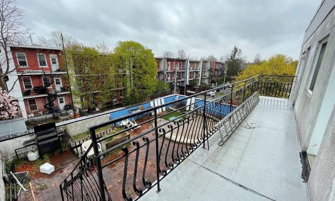 Southwest Apartment | large 3 bedroom apartment, next to metro station, 10 minutes to downtown