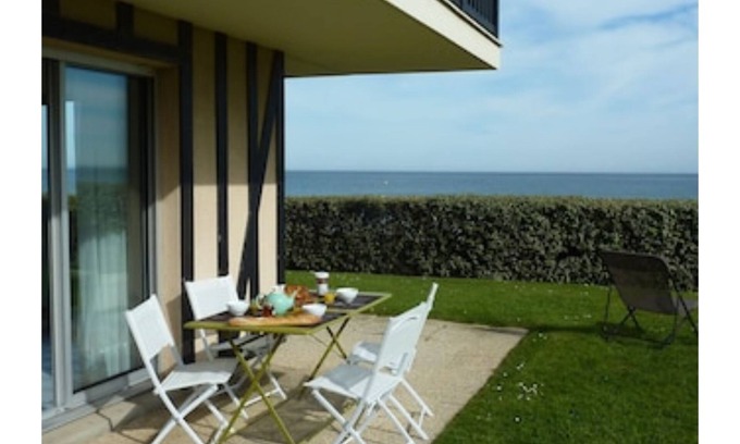 Cabourg Apartment | Large 3-room apartment - Seafront - Garden - Beach - Heated pool