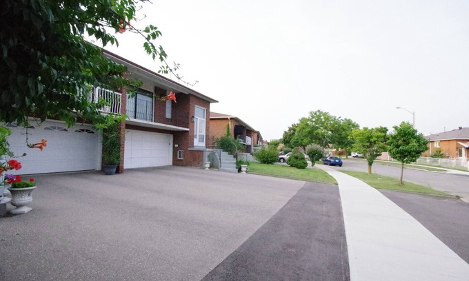 Jane and Finch House | Large 3bdrm house