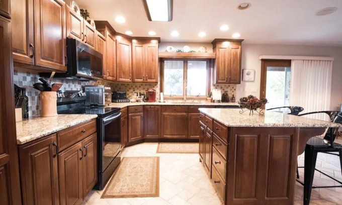 Abingdon Apartment | Large 3BR - 2.5 Bath Home on Golf Course /Hiking