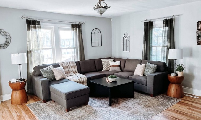 Berea Apartment | Large 4 Bedroom|Close to Airport & IX Center|Sleeps 10