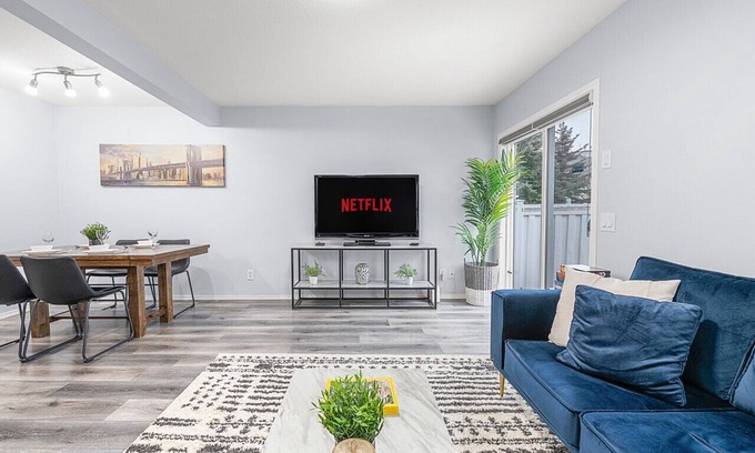 Ellerslie House | Large 4BR » Central AC » Near Henday » King Bed