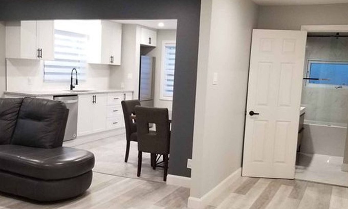 Laval Apartment | Large 5 and a half near Montreal