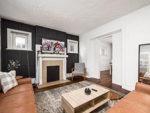 University District House | Large 5 Bedroom House Next to OSU, Sleeps 16