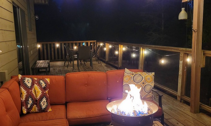 Gibsons House | Large 5BR family home w/hot tub, trampoline. Pet friendly! Close to park/beaches