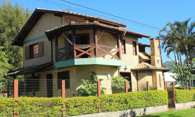 Garopaba House | Large and comfortable house in the center of Garopaba, 2 floors.
