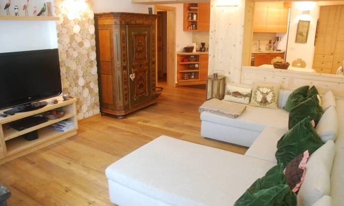 Selva di Val Gardena Apartment | Large and elegant apartment close to the ski slopes