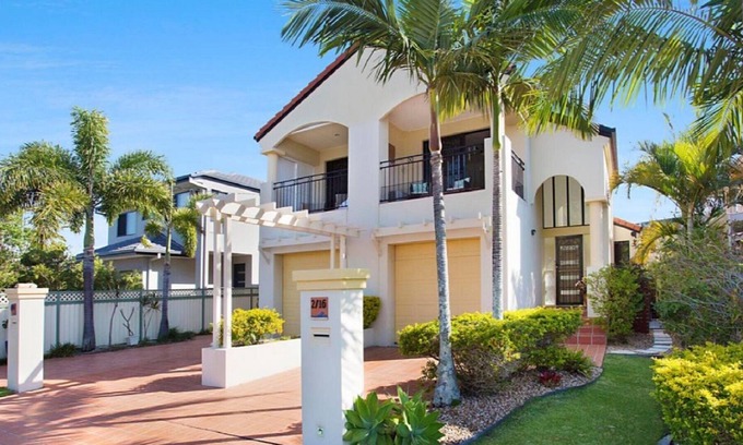 Miami House | Large and light Townhouse 600m from Burleigh Beach