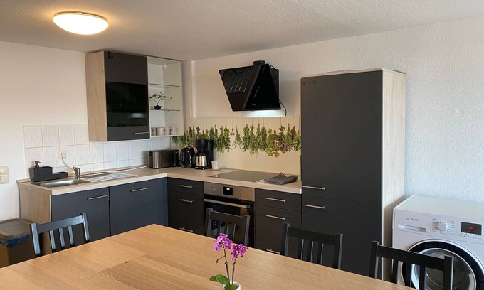 Limmer Condo | Large apartment 120sqm, 4 bedrooms, parking, WiFi, washing machine, kitchen