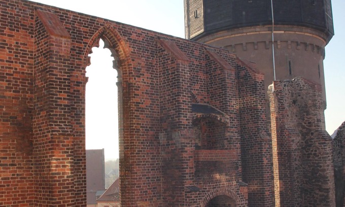 Bautzen Apartment | Large apartment in the heart of Bautzen's old town with a view of the ruins of the monastery