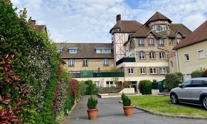 Saint-Witz Apartment | Large apartment near Roissy / Parc Asterix