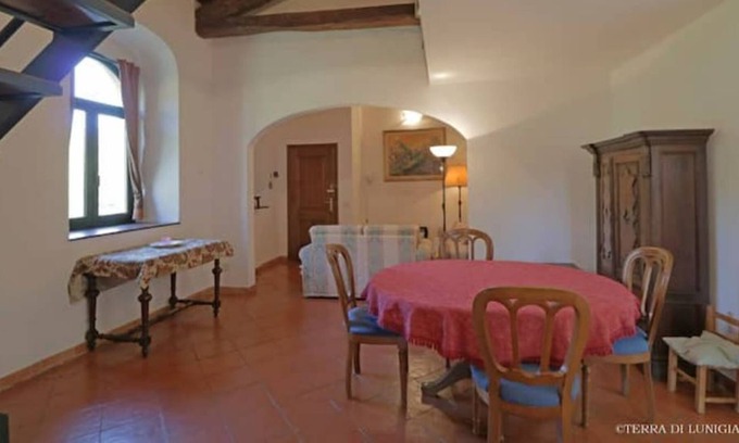 Pontremoli Apartment | Large apartment on the river in a historic village