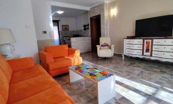 Verdellino Apartment | Large apartment with 5/6 beds - closed parking space- served by public transport
