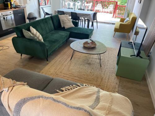 Espelette Apartment | Large Apartment with Mountain View in Espelette