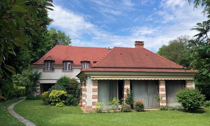 Vaucresson House | Large architect-designed house in quiet, chic neighborhood near Versailles