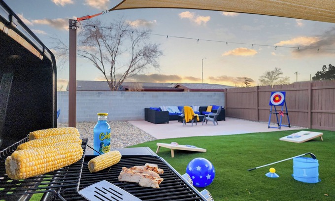 Page House | Large backyard with games/Grill & fire pit/2 Kings/Boat parking/Dogs welcome