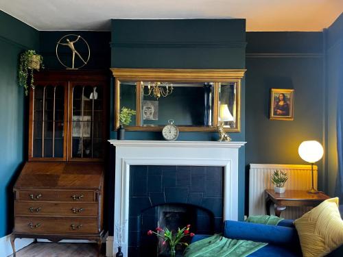 Mill Road Apartment | Large Beautiful Luxury City Centre Apartment on On Mill Rd - Walk to Station and City Centre