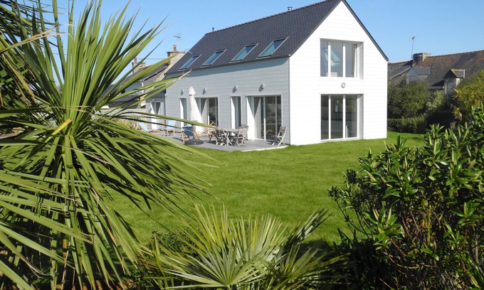 Saint-Cast-le-Guildo Villa | Large, bright home cinema villa, close to the beach and PenGuen golf course