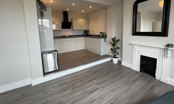 Bexhill-on-Sea Apartment | Large, Bright, Modern Seaside Haven, Sleeps up to 6