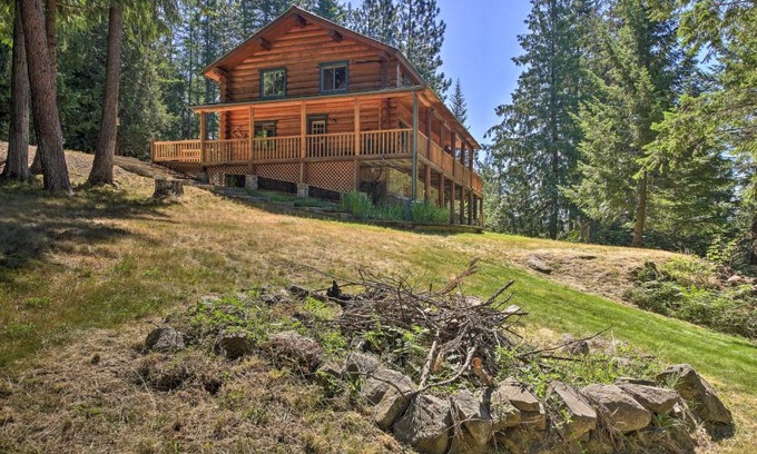 Sagle House | Large Cabin with Fire Pit and Grill on 34 Acres!