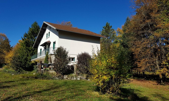 Bonlieu Villa | Large-capacity gîte 1.5 km from the Hérisson waterfalls,