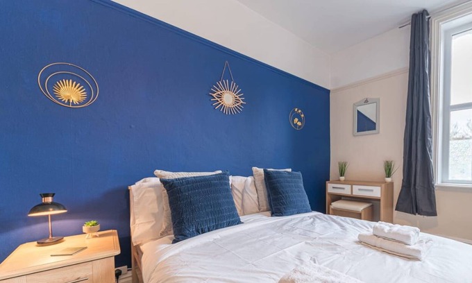 Stainburn House | Large, centrally located, 5 bedroom house - all en-suite
