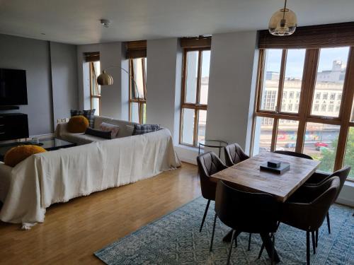 Saint Paul's Apartment | Large city centre 2 bedroom flat