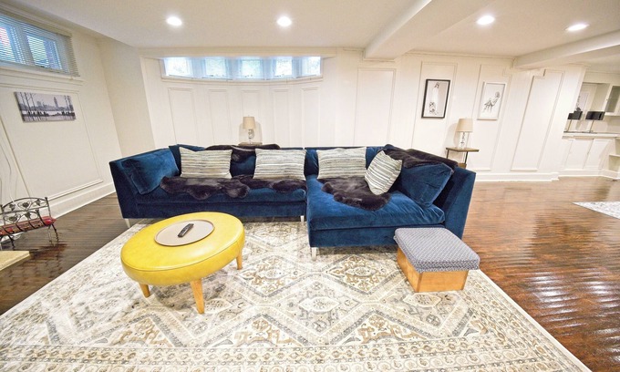 Roncesvalles Village House | Large clean spacious 2 bed 2 bath APT: steps to high park and the lake.