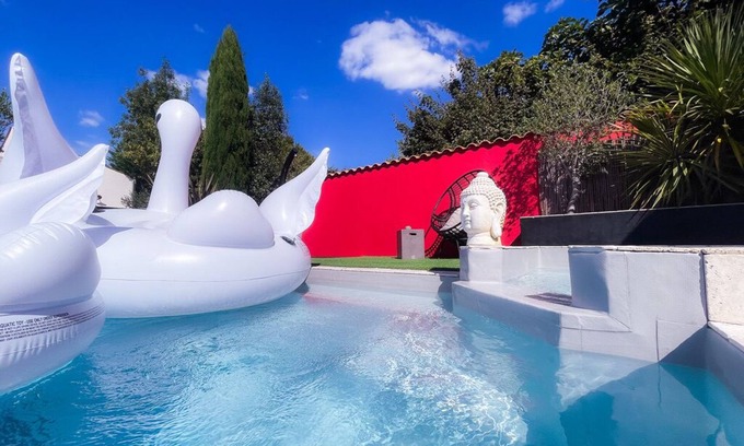 Dompierre-sur-Mer Villa | Large Contemporary Villa Rochelle/île de Ré