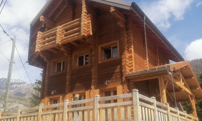 Allos Ski Chalet | Large, cosy chalet, ideal for a convivial stay with family or friends, 8/10 p