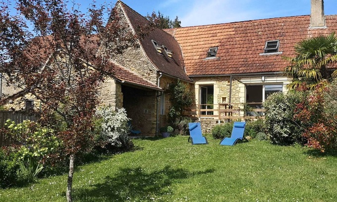 Savignac-de-Miremont House | Large, cosy nest overlooking a green valley 4 bedrooms 3 shower rooms