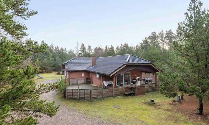 Sønderstrand House | Large cottage in peaceful, beautiful nature