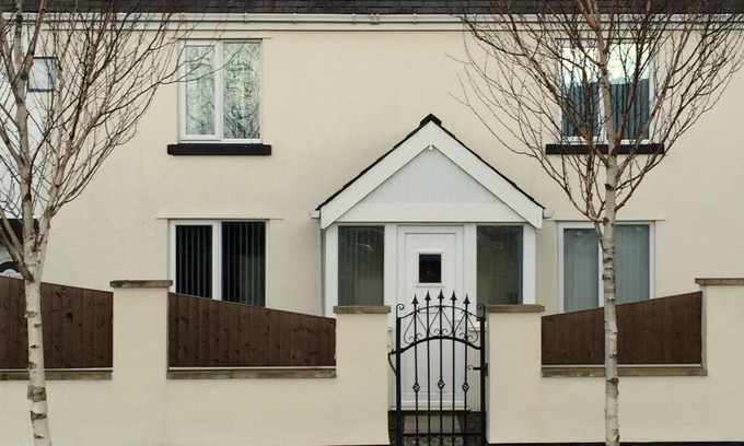 Bamber Bridge Cottage | Large cottage modernised with Log burner, sleeps 3, close to motorway networks