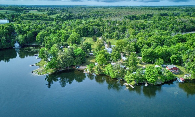 Frontenac Cabin | Large Cottage nnFamily Fun Lakehouse: 4 Beds/Bunks, Sleeps 8, AC, Water Access